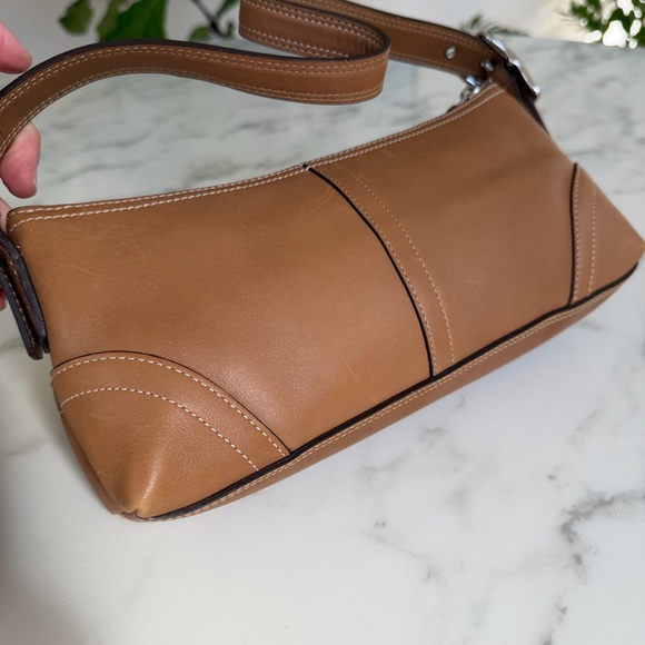 COACH Vintage Y2K Hamptons Demi Baguette EastWest Shoulder Bag 8A64 British Tan - Picture 11 of 16